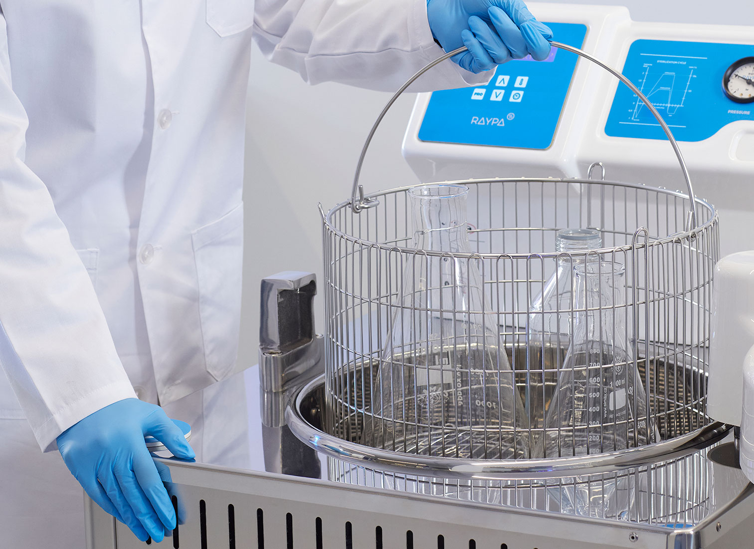 Autoclaves verticales con secado 14 Múltiples accesorios disponibles para la autoclave AE-DRY de RAYPA