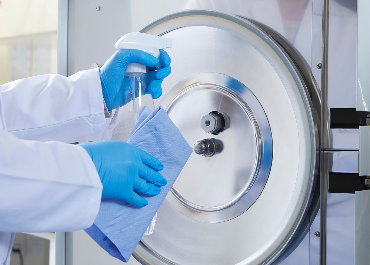 Limpieza de la cámara de esterilización en autoclave